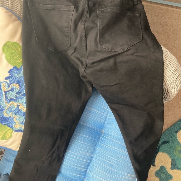 Judy Blue black Capri pants. Brand new - Picture 3 of 5